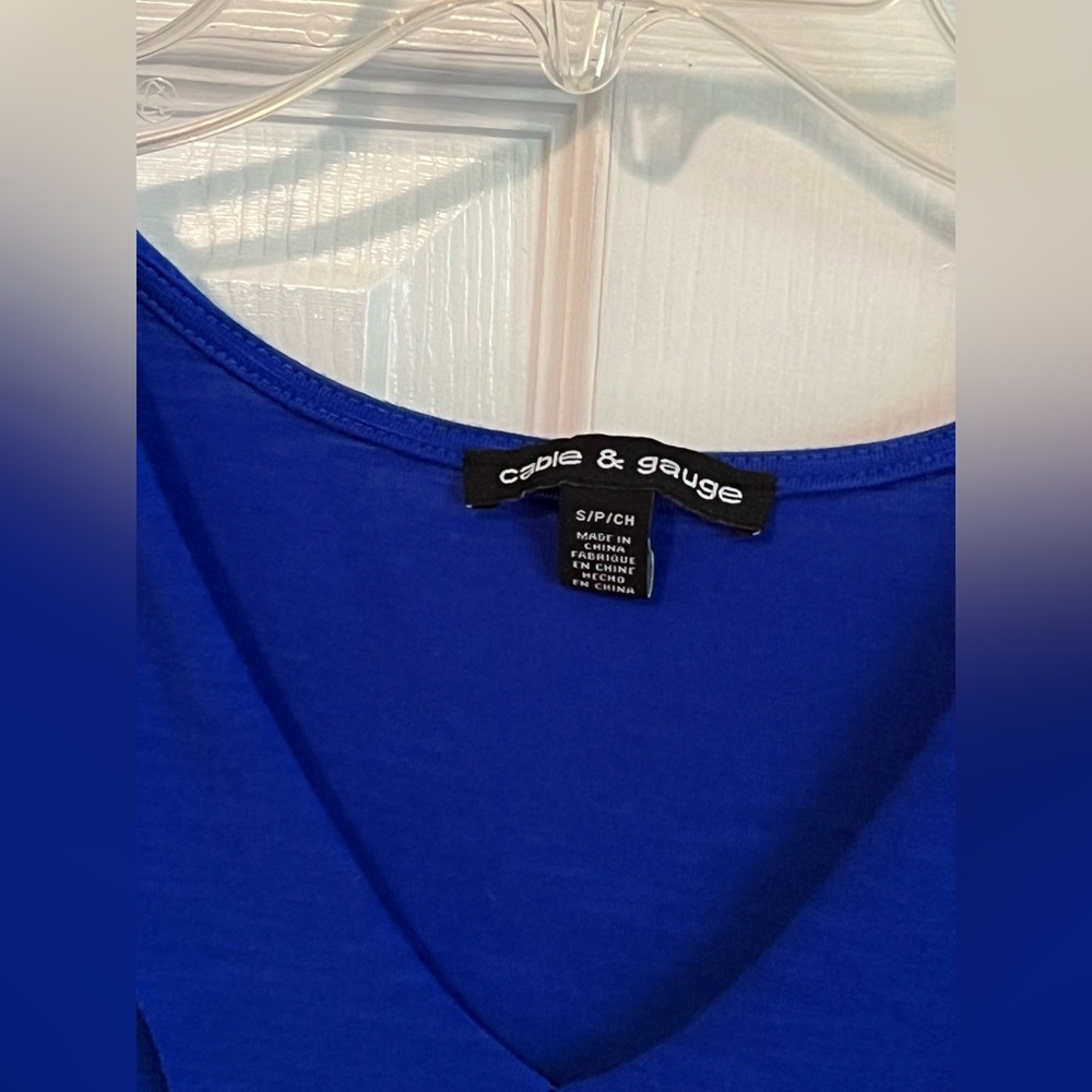 2 Cable & Gauge Sleeveless Tops - Picture 4 of 5